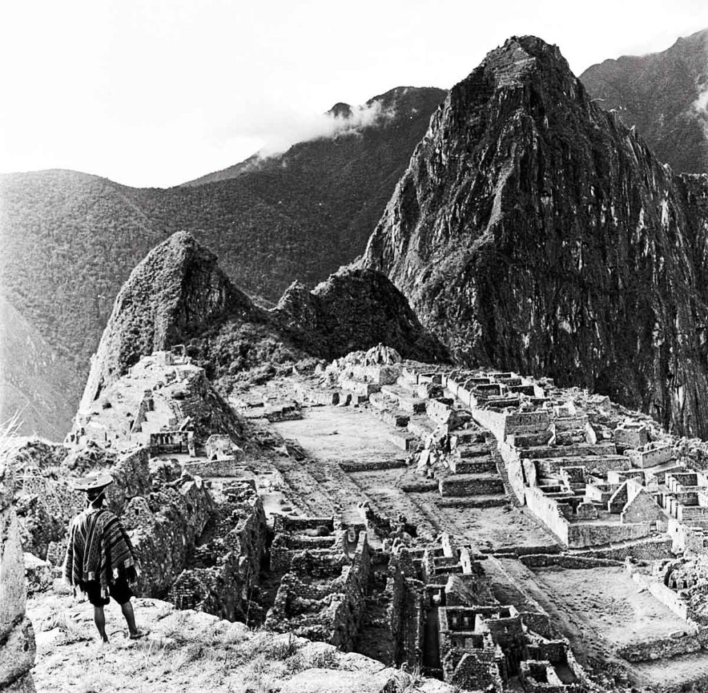 quien descubrio machu picchu